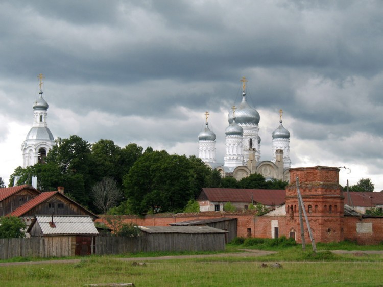 Монастырь в Сергеево (вид 2).